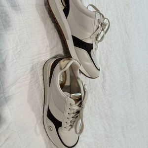 Chic Cream and Black Sneakers